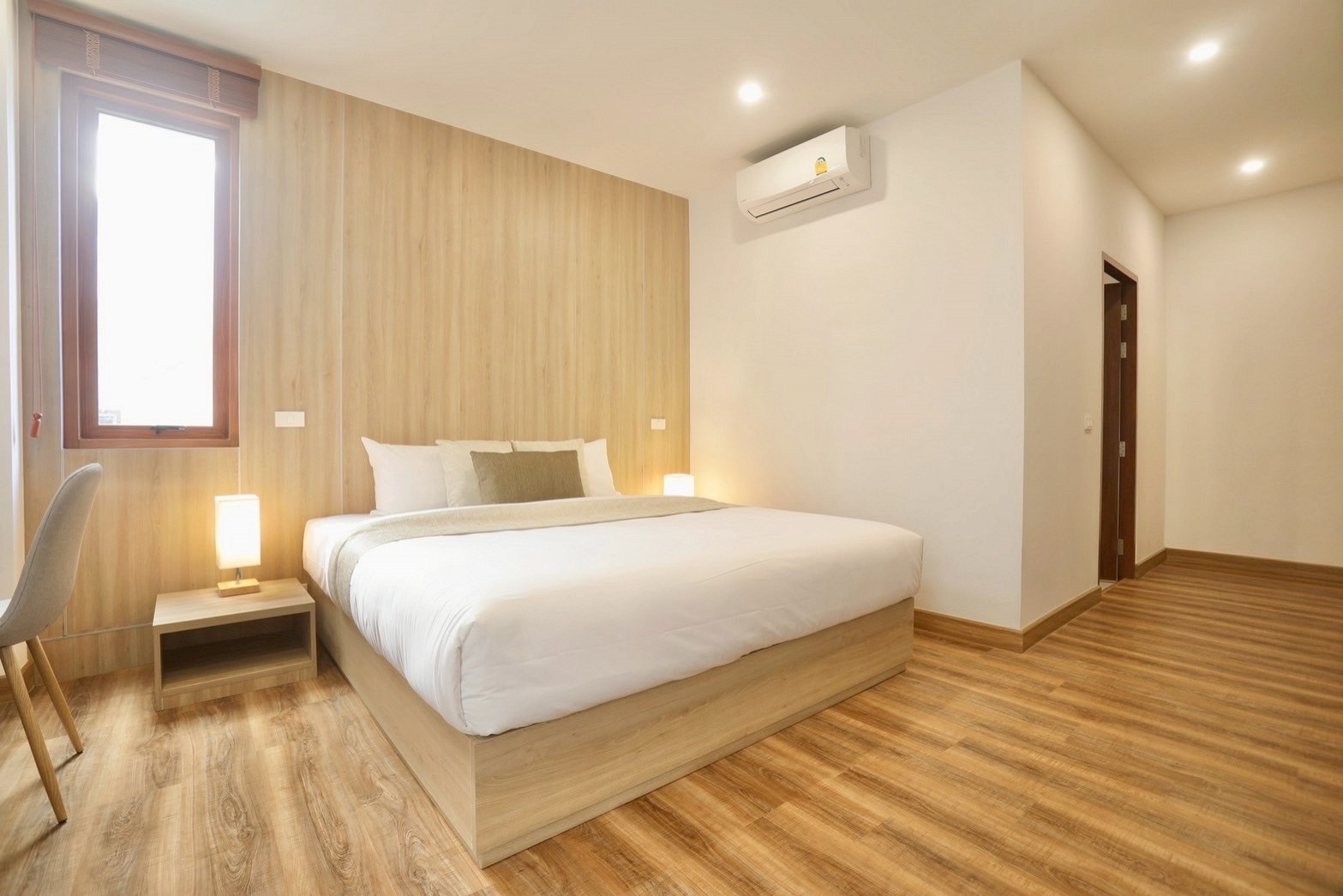 Separated Connecting Room, 1 King Bed (1st Floor)