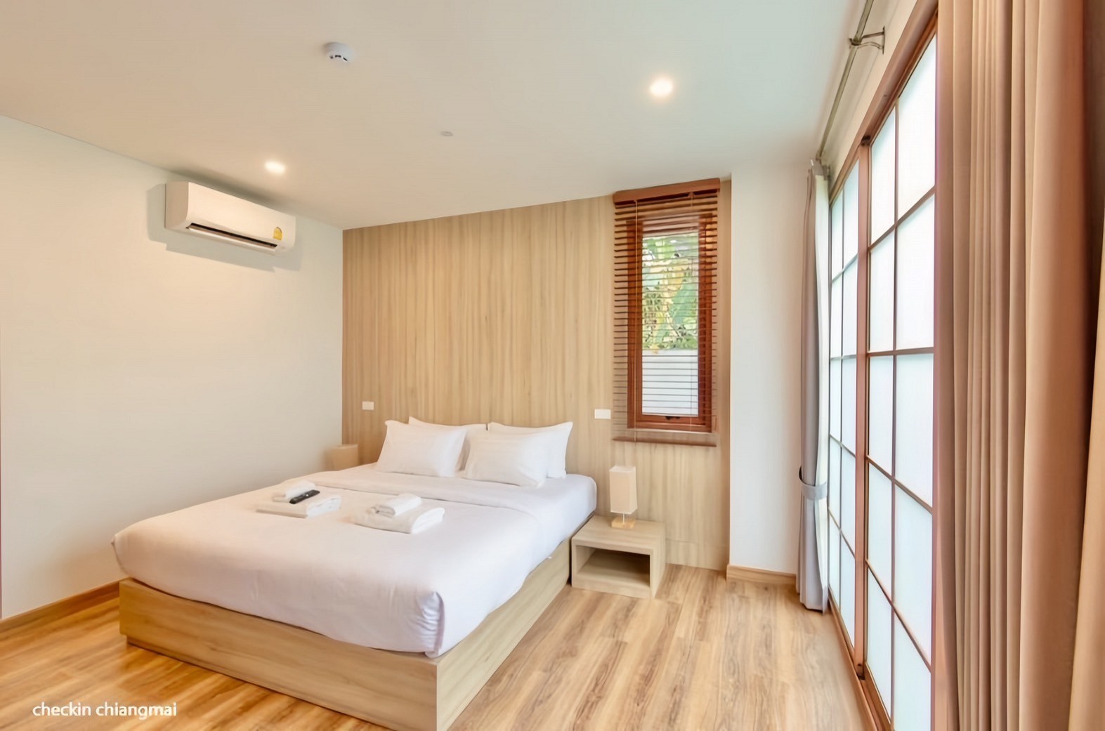 Separated Connecting Room, 1 King Bed (1st Floor)